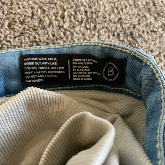 Blanqi Maternity Jeans 4 Over the Belly Light Wash Distressed Women's Jeans - Picture 5 of 9